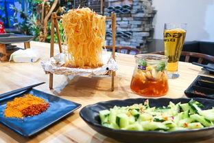 成都文理食堂吃瓜,瓜果飘香，美食汇聚的校园食光