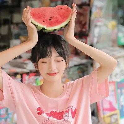 吃瓜的女生图片,吃瓜女生的潮流风采