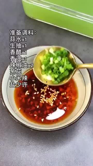 男子吃家人剩下的瓜,男子意外发现家人情感纽带